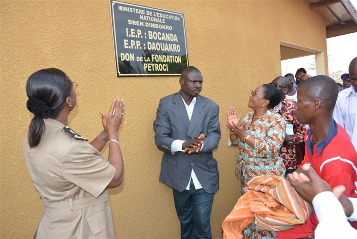 La Fondation Petroci fait don de plusieurs salles de classe, bureaux et logements d’enseignants à des communautés rurales